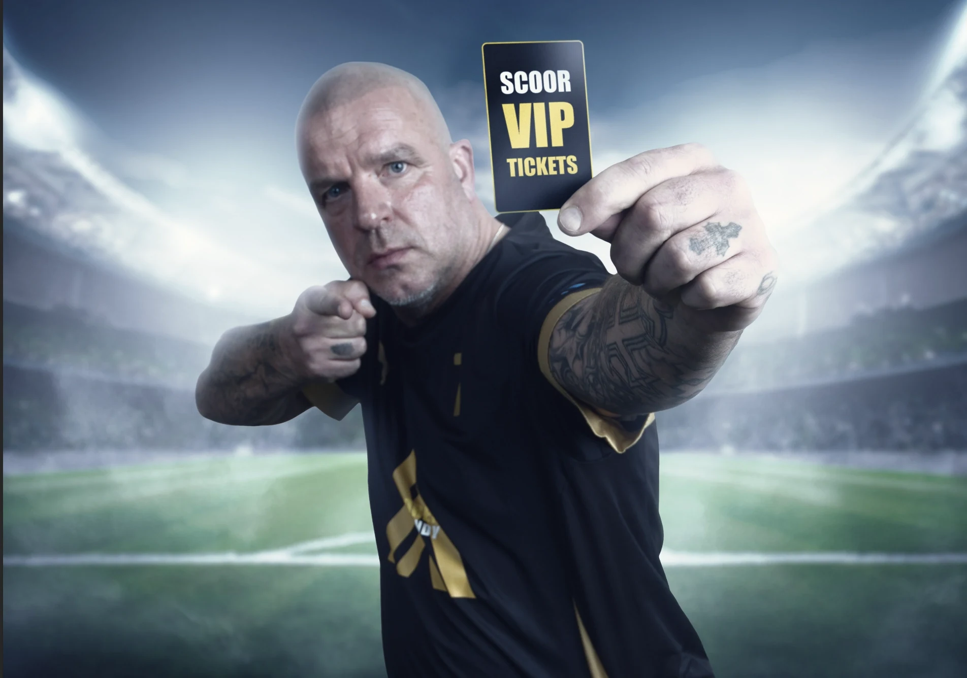 Andy houdt een VIP-ticket vast